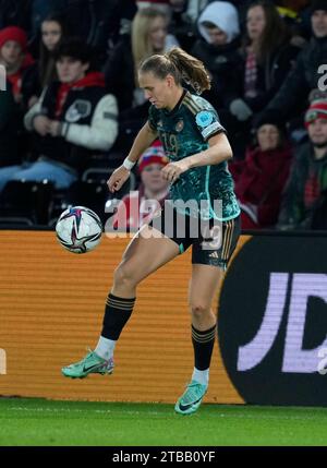 Swansea,UK, 05 Dic 2023 Klara Buhl (Germania) durante la UEFA Women's Nations League 2025 Galles contro Germania allo Swansea Stadium Swansea Regno Unito il 05 dicembre 2023 Graham Glendinning / Alamy Live News Punteggio finale: 0-0 credito: Graham Glendinning / GlennSports / Alamy Live News Foto Stock