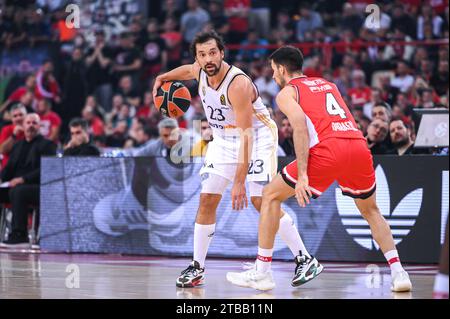 Pireo, Lombardia, Grecia. 5 dicembre 2023. 23 SERGIO LLULL del Real Madrid durante l'Eurolega, Round 12, partita tra Olympiakos Pireo e Real Madrid allo stadio Peace and Friendship il 5 dicembre 2023, al Pireo, in Grecia. (Immagine di credito: © Stefanos Kyriazis/ZUMA Press Wire) SOLO USO EDITORIALE! Non per USO commerciale! Foto Stock