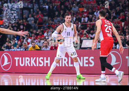 Pireo, Lombardia, Grecia. 5 dicembre 2023. 11 MARIO HEZONJA del Real Madrid durante l'Eurolega, Round 12, partita tra Olympiakos Pireo e Real Madrid allo stadio Peace and Friendship il 5 dicembre 2023, al Pireo, in Grecia. (Immagine di credito: © Stefanos Kyriazis/ZUMA Press Wire) SOLO USO EDITORIALE! Non per USO commerciale! Foto Stock