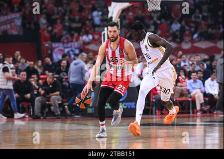 Pireo, Lombardia, Grecia. 5 dicembre 2023. 25 ALEC PETERS dell'Olympiakos Pireo durante l'Eurolega, Round 12, partita tra Olympiakos Pireo e Real Madrid allo stadio Peace and Friendship il 5 dicembre 2023, al Pireo, in Grecia. (Immagine di credito: © Stefanos Kyriazis/ZUMA Press Wire) SOLO USO EDITORIALE! Non per USO commerciale! Foto Stock