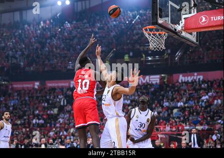 Pireo, Lombardia, Grecia. 5 dicembre 2023. 10 MOUSTAPHA CADUTA dell'Olympiakos Pireo durante l'Eurolega, Round 12, partita tra Olympiakos Pireo e Real Madrid allo stadio Peace and Friendship il 5 dicembre 2023, nel Pireo, in Grecia. (Immagine di credito: © Stefanos Kyriazis/ZUMA Press Wire) SOLO USO EDITORIALE! Non per USO commerciale! Foto Stock