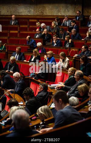 Parigi, Francia. 5 dicembre 2023. Visione generale presso l'Assemblea nazionale durante la sessione delle interrogazioni al governo. Una sessione settimanale di domande al governo francese all'Assemblea Nazionale al Palais Bourbon, a Parigi. (Foto di Telmo Pinto/SOPA Images/Sipa USA) credito: SIPA USA/Alamy Live News Foto Stock