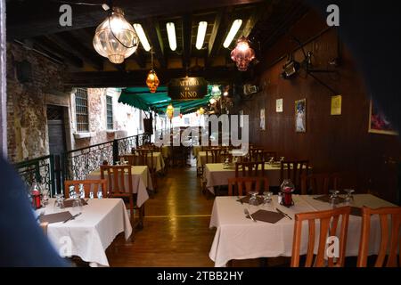 Un romantico ristorante sul lato della strada a Venezia Foto Stock