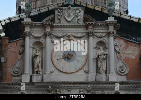 Grande orologio nel cortile del Palazzo Ducale a Venezia Foto Stock