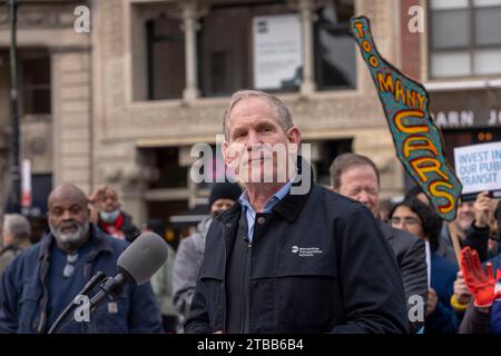 New York, Stati Uniti. 5 dicembre 2023. Il presidente e CEO di MTA Janno Lieber parla al rally dei prezzi di congestione a Union Square a New York City. Credito: SOPA Images Limited/Alamy Live News Foto Stock