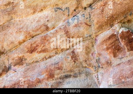 PHA Phak Wan, pitture rupestri preistoriche a enormi massi, distretto di Song Dao, Sakon Nakhon, Isan, Thailandia, sud-est asiatico, Asia Foto Stock