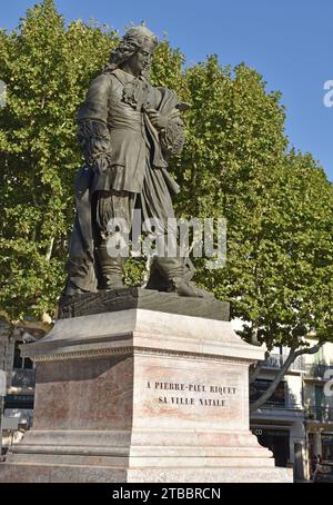 Statua in bronzo di Pierre-Paul Riquet, ingegnere del Canal du Midi, che porta grande ricchezza alla città di Béziers, in Francia, scultore Pierre-Jean David Foto Stock