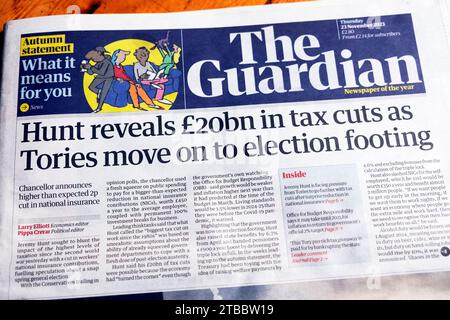 Jeremy 'Hunt rivela 20 miliardi di sterline di tagli fiscali mentre i Tories si spostano sulle basi elettorali" titolo del quotidiano Guardian Economy britannico 21 novembre 2023 Londra Regno Unito Foto Stock