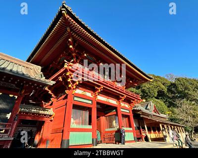 Il santuario Senior del santuario Tsurugaoka Hachimangu, il più importante santuario shintoista di Kamakura, in Giappone. Foto Stock