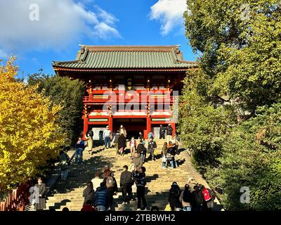 Il santuario Senior del santuario Tsurugaoka Hachimangu, il più importante santuario shintoista di Kamakura, in Giappone. Foto Stock