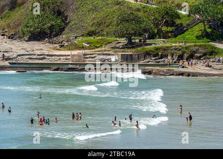 Piscina sull'oceano sulla spiaggia di Yamba, Yamba, New South Wales Australia Foto Stock