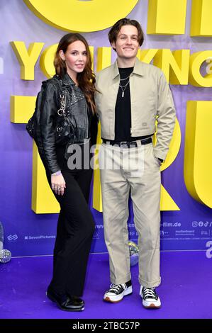 Ina Hout und Moritz Bäckerling bei der Premiere des Kinofilms "la ragazza che conosci è vera" presso Zoo Palast. Berlino, 05.12.2023 Foto Stock