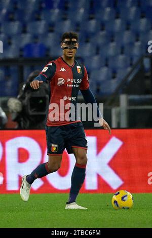 Roma, Italia. 5 dicembre 2023. Koni De Winter (Genoa CFC); durante il round di Coppa Italia Frecciarossa del 16 match tra SS Lazio e Genoa CFC allo Stadio Olimpico di Roma il 5 dicembre 2023. Credito: Agenzia fotografica indipendente/Alamy Live News Foto Stock