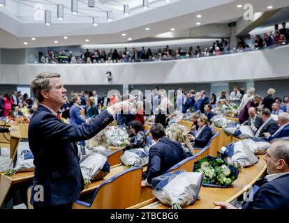 L'Aia, Paesi Bassi. 6 dicembre 2023. Martin Bosma (PVV) durante il giuramento come membro della camera dei rappresentanti. ANP KOEN VAN WEEL paesi bassi Out - belgio Out credito: ANP/Alamy Live News Foto Stock