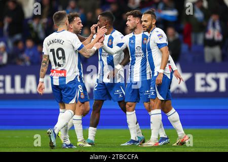 I giocatori dell'RCD Espanyol celebrano un gol durante la partita spagnola della Copa del Rey tra l'RCD Espanyol e il Real Valladolid allo Stadio Stadio Stadio Stadio Stadio Stadio di Barcellona il 5 dicembre 2023. Foto Stock