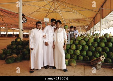 Riyadh, Arabia Saudita. 25 settembre 2022. Atmosphere Near the Souq al Zal a Riyadh, Saoudi Arabia il 25 settembre 2022. Il Souq al-Zal è un mercato tradizionale e una popolare attrazione turistica nel quartiere ad-Dirah di Riyadh. Si trova ad est del complesso del Palazzo di al-Hukm nel distretto di Qasr al-Hukm ed è uno dei più antichi mercati della città specializzato nel commercio di tappeti e nella vendita di agarwoods. Foto di Jean-Michel Psaila/ABACAPRESS.COM credito: Abaca Press/Alamy Live News Foto Stock