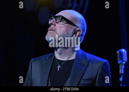 Roma, Italia. 5 dicembre 2023. Mario Biondi in diretta al Teatro Brancaccio credito: Agenzia fotografica indipendente/Alamy Live News Foto Stock