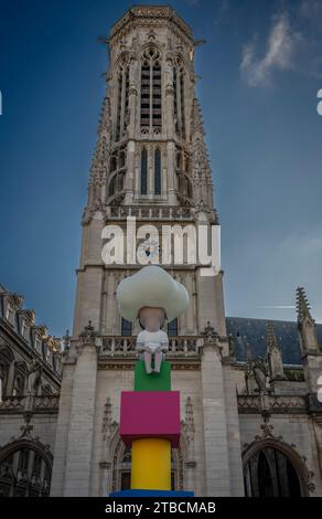 Parigi, Francia - 12 06 2023: Veduta di una scultura di fronte alla chiesa di Saint-Germain-l'Auxerrois Foto Stock