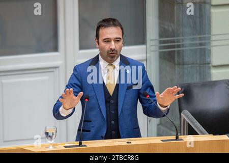 Bruxelles, Belgio. 6 dicembre 2023. Koen Daniels di N-va è raffigurato durante una sessione plenaria del Parlamento fiammingo, mercoledì 06 dicembre 2023 a Bruxelles. BELGA PHOTO JONAS ROOSENS Credit: Belga News Agency/Alamy Live News Foto Stock