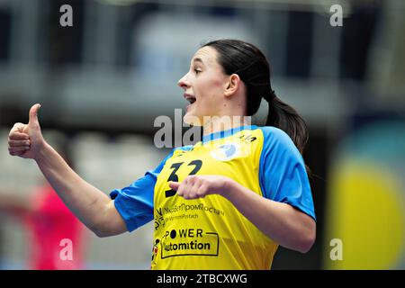 Frederikshavn, Danimarca. 6 dicembre 2023. Milana Shukal, Ucraina, festeggia la partita del campionato mondiale di pallamano femminile IHF tra Ucraina e Repubblica Ceca nella quarta fase principale dell'Arena Nord di Frederikshavn, Danimarca, mercoledì 6 dicembre 2023 crediti: Ritzau/Alamy Live News Foto Stock