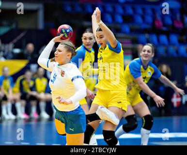 Frederikshavn, Danimarca. 6 dicembre 2023. Anna Jestribkova dalla Repubblica Ceca durante la partita IHF World Womens Handball Championship tra Ucraina e Repubblica Ceca nel Main Round 4 all'Arena Nord di Frederikshavn, Danimarca mercoledì 6 dicembre 2023 crediti: Ritzau/Alamy Live News Foto Stock