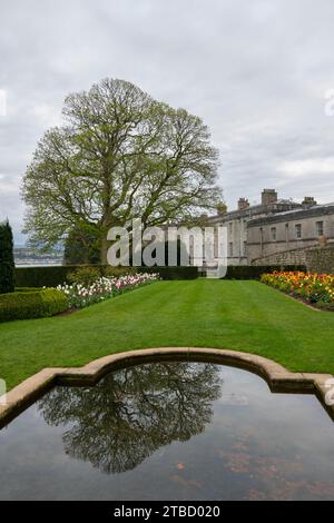 Casa Plas Newydd affacciata sullo stretto di Menai su Ynys Mon (Anglesey) nel Galles del Nord. Foto Stock