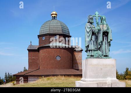 Cappella, Statua di Cirillo e Metodio, Pustevny, Mährisch-Schlesische Beskiden, Moravskoslezsky kraj, Repubblica Ceca Foto Stock