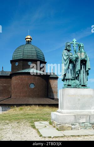 Cappella, Statua di Cirillo e Metodio, Pustevny, Mährisch-Schlesische Beskiden, Moravskoslezsky kraj, Repubblica Ceca Foto Stock