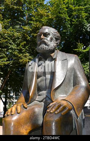 Figure in bronzo di Karl Marx e Friedrich Engels, Marx-Engels-Forum, Berlino, Berlino, Germania Foto Stock