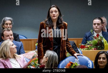 L'Aia, Paesi Bassi. 6 dicembre 2023. L'AIA - Sandra Beckerman (SP) durante il giuramento come membro della camera dei rappresentanti. ANP KOEN VAN WEEL paesi bassi Out - belgio Out credito: ANP/Alamy Live News Foto Stock