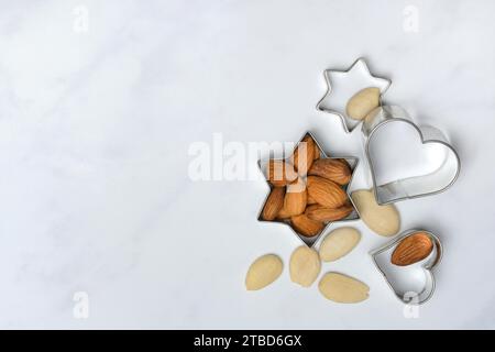 Mandorle e crostini per biscotti, chicchi di mandorle Foto Stock