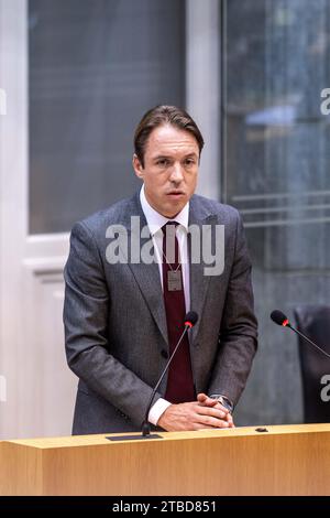 Bruxelles, Belgio. 6 dicembre 2023. Sam Van Rooy di Vlaams Belang è raffigurato durante una sessione plenaria del Parlamento fiammingo, mercoledì 06 dicembre 2023 a Bruxelles. BELGA PHOTO JONAS ROOSENS Credit: Belga News Agency/Alamy Live News Foto Stock