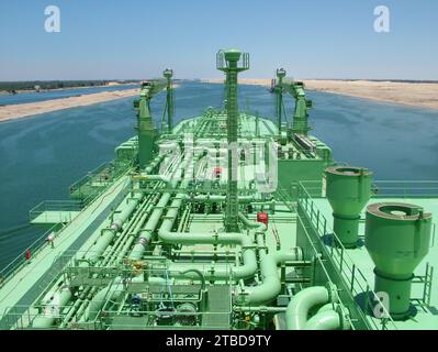 Nave cisterna GNL nel Canale di Suez Foto Stock