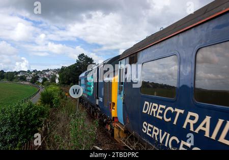 37425 'Sir Robert McAlpine/concrete Bob' in partenza da Grange-over-Sands, lavorando un servizio da Preston a Barrow-in-Furness. Foto Stock