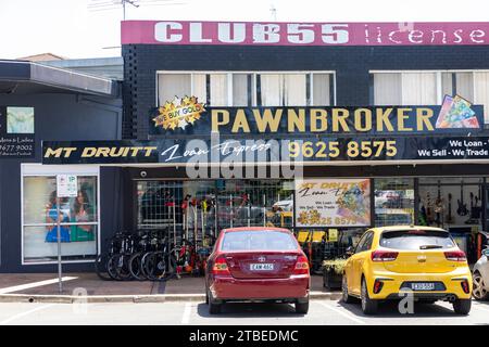 Pewnbroker australiano e negozio di biciclette a Mt Druitt, nella parte occidentale di Sydney, Australia Foto Stock