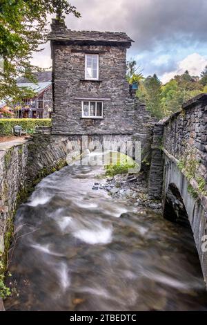 Bridge House, inizialmente costruita sulla rive per evitare la tassa fondiaria Foto Stock