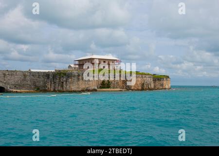 Museo nazionale delle Bermuda, con la Casa del Commissario e il bastione presso l'ex Royal Naval Dockyard di Sandy Parish, Bermuda. Foto Stock