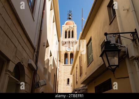 Rethymno, Creta - Grecia - 25 settembre 2023: Campanile della Cattedrale di Megalos Antonios nella città Vecchia, Rethymno, Grecia. Foto Stock