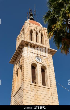 Rethymno, Creta - Grecia - 25 settembre 2023: Campanile della Cattedrale di Megalos Antonios nella città Vecchia, Rethymno, Grecia. Foto Stock