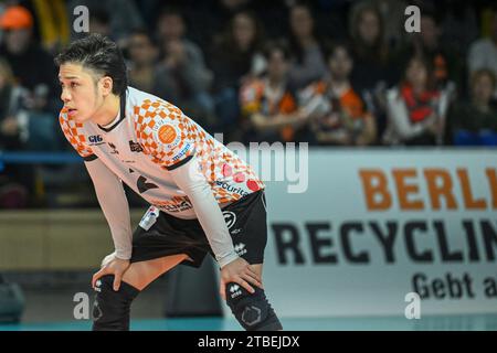 Berlino, Deutschland 06. Dicembre 2023: DVV Pokal - 1/2 finale - 2023/2024 - Berlin Recycling volleys vs. SVG Lüneburg IM Bild: Satoshi Tsuiki (BR volleys) Foto Stock