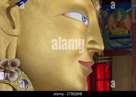 Statua del Buddha, Maitreya, monastero del cappello giallo di Tikse, Ladakh, Jammu e Kashmir, Himalaya indiano, India, Asia Foto Stock