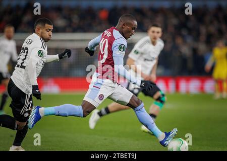 John McGinn durante la partita di UEFA Europa Conference League 23/24 tra l'Aston Villa FC e Legia Warszawa a Villa Park, Birmingham, Regno Unito. (M Foto Stock