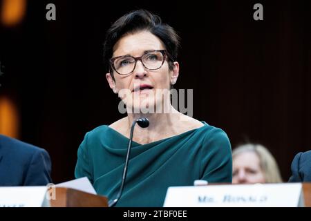 Washington, Stati Uniti. 6 dicembre 2023. Jane Fraser, CEO di Citigroup, parla ad un'audizione del Comitato per le banche, gli alloggi e gli affari urbani del Senato presso il Campidoglio degli Stati Uniti. Credito: SOPA Images Limited/Alamy Live News Foto Stock