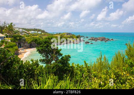 Vista aerea di Achilles Beach presso Achilles' Bay vicino a Fort St Catherine vicino a St George's Town alle Bermuda. La storica St George e le fortificazioni sono un Foto Stock