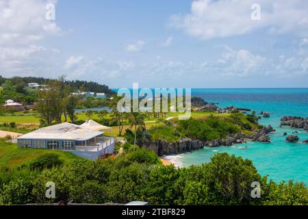 Vista aerea di Achilles Beach presso Achilles' Bay vicino a Fort St Catherine vicino a St George's Town alle Bermuda. La storica St George e le fortificazioni sono un Foto Stock