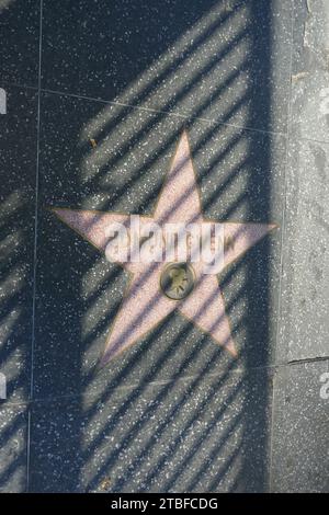 Hollywood, California, USA 5 dicembre 2023 attore Edmund Gwenn Hollywood Walk of Fame Star il 5 dicembre 2023 a Hollywood, California, USA. Foto di Barry King/Alamy Stock Photo Foto Stock