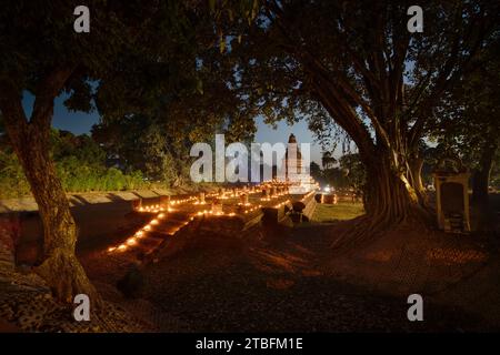 CHIANGMAI - 28 NOVEMBRE 2023: Wiang Kum Kam è l'antica città perduta nella notte di Chiang mai, Thailandia. Foto Stock