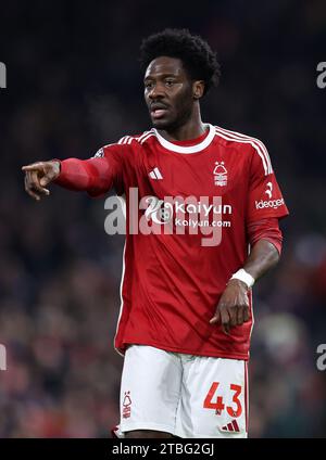 Londra, Regno Unito. 6 dicembre 2023. Ola Aina del Nottingham Forest durante la partita di Premier League a Craven Cottage, Londra. Il credito fotografico dovrebbe leggere: David Klein/Sportimage credito: Sportimage Ltd/Alamy Live News Foto Stock