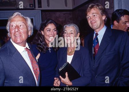 Giornalista Günter Prinz, Schwiegertochter und PR Managerin Alexandra von Rehlingen, Ehefrau Carlottta Prinz und Sohn Matthias Prinz, Rechtsanwalt für Medienrecht, bei einer Veranstaltung, circa 1998. Foto Stock