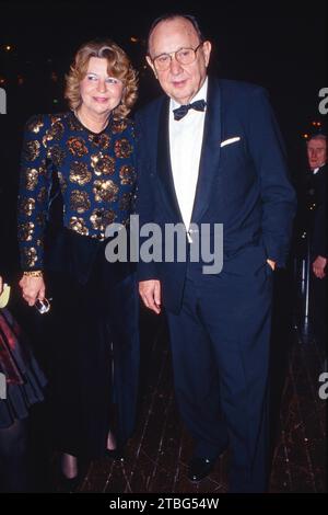 FDP Politiker und Ex Bundesaussenminister Hans-Dietrich Genscher, mit Ehefrau Barbara, circa 1994. Foto Stock